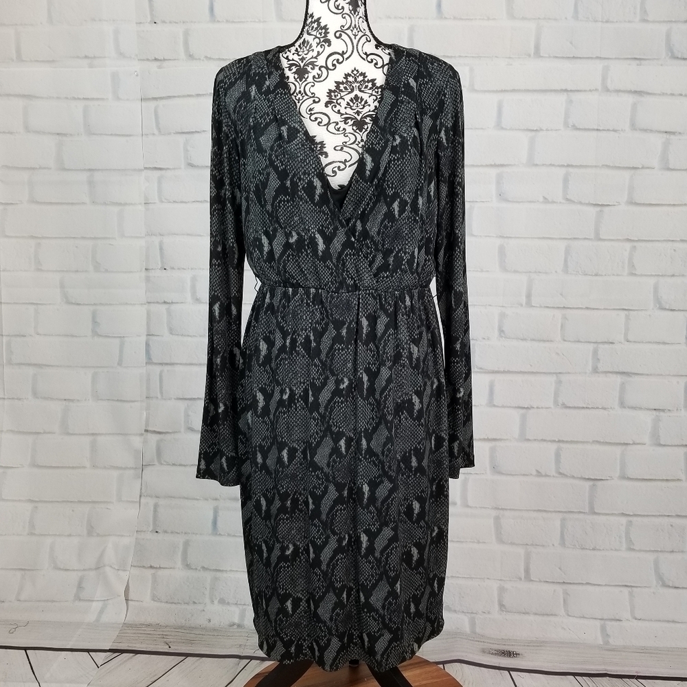 Elie Tahari size M long sleeve snake print dress